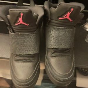 Jordan’s black and pink used. Size 7.5. Good